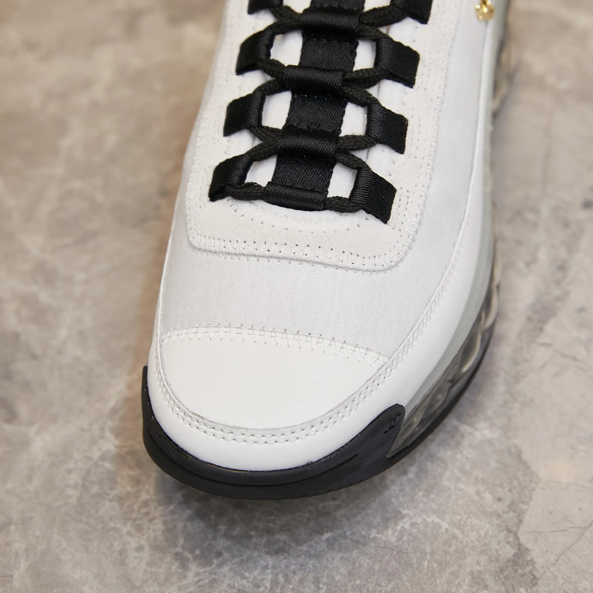 Men's men's shoes pP580! Chanel Chanel - 2024 counter top casual sneakers This classic design; the upper is made of various craftsmanship styles; the outsole is fashionable and sporty; the outsole is fashionable and sporty; the extraordinary inclusion of a variety of color matching elements... The diversified mix and match is very beautiful and versatile, casual, fashionable, sports and outdoor can be taken into account... ꫛꫀꪝ Go➫ Materials: ❶Upper made of: original imported cowhide ❷Inside made of: original imported breathable sheepskin ❸Outsole is based on: Original TPU air cushion outsole. Full set of boutique packaging for women 35–41 and men 39–45.